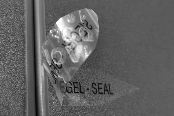 Ablösbares Sicherheitsetikett aus transparenter Void-Folie mit Aufdruck Siegel Seal