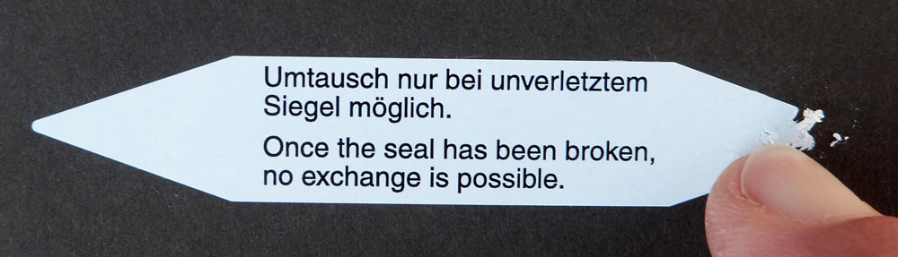 Selbstzerstörende Siegel - kein unbemerktes Ablösen möglich Spitzes Sicherheitssiegel mit zweisprachigem Text aus selbstzerstörender PE-Dokumentenfolie
