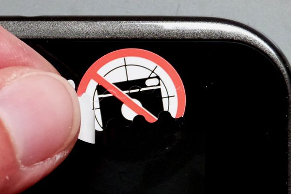 Fotoberbot-Siegel auf Smartphones werden beim Ablösen zerstört