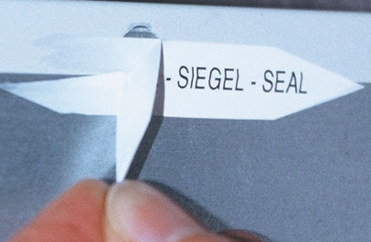 Sicherheits-Siegel spitz mit Wunschtext bedruckt und aus selbstzerstörender PE-Security-Folie