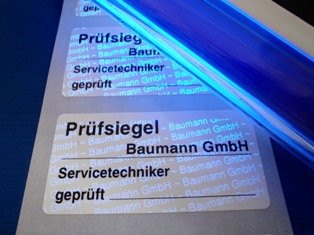 Spezielle UV-Lampen machen Lumineszenzdruck sichtbar Lumineszenz-Sicherheitsdruckfarbe ist nur unter speziellen UV-Lampen erkennbar