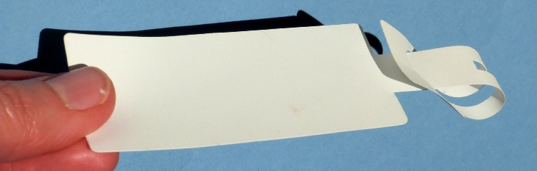 Polyester-Anhängeetikett mit Durchziehlasche für einfache Befestigung  160 x 40 mm