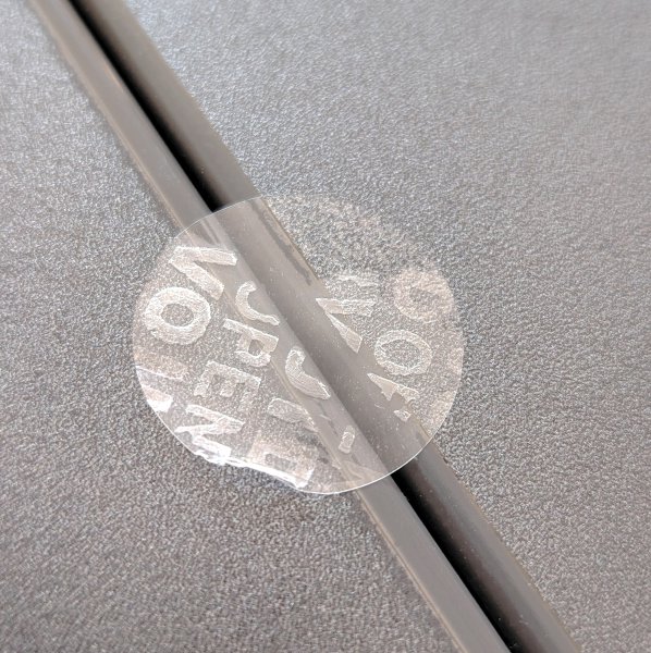 Transparente Verschlußpunkte, Manipulation wird beim Abziehen sofort bemerkt, VOID-OPEN Schriftzug erscheint